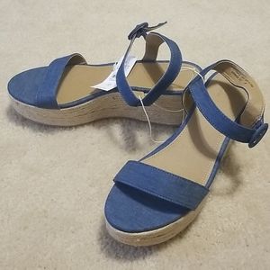 NWT blue sandals sz 9
